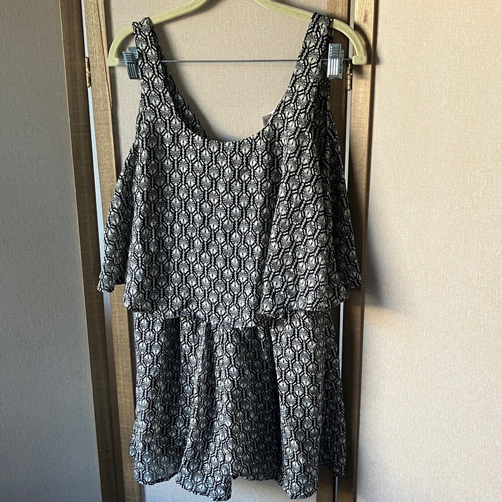 FINAL MARKDOWN Xhilaration Black and Cream Patterned romper small
